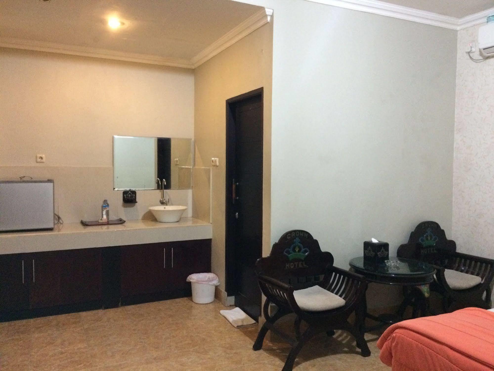 Crown Hotel Lombok Mataram Extérieur photo
