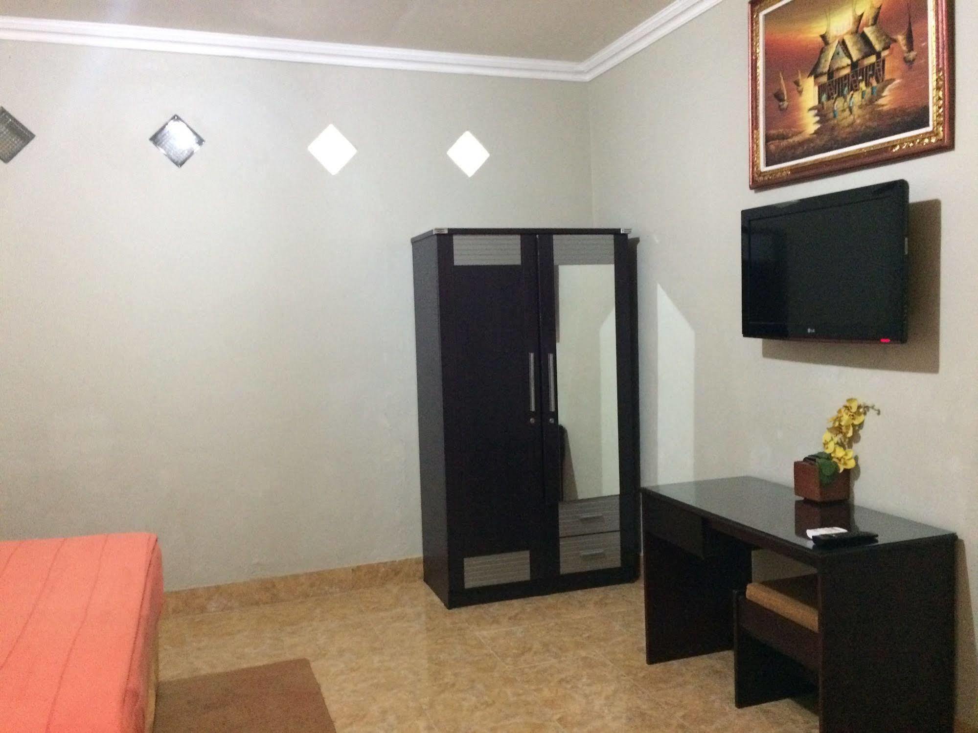 Crown Hotel Lombok Mataram Extérieur photo